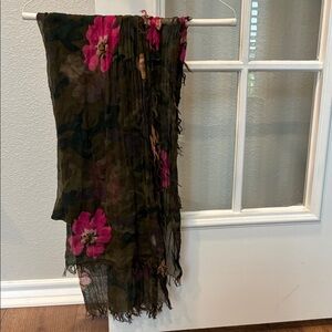 Hot pink and camo Fringe Scarf size 76x22